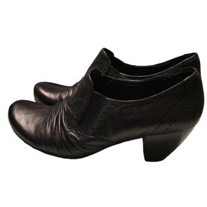 Baretraps Heels Womens 8M  Pumps Booties Casual Black Leather Pull On
